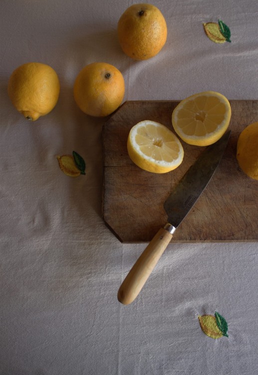 obrus-soda-lemon-midnatt-cytryny-lifestyle.jpg
