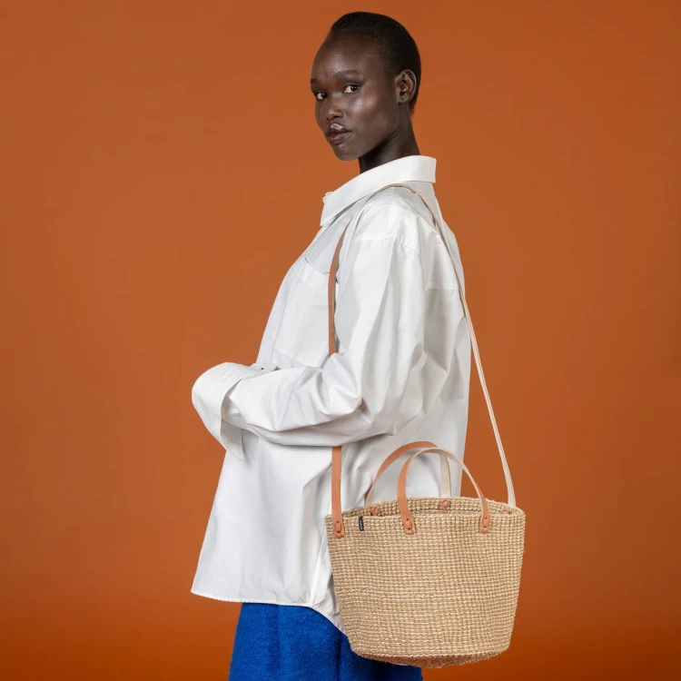 mifuko-paper-and-banana-fiber-shopper-basket-Majani S model in studio.webp