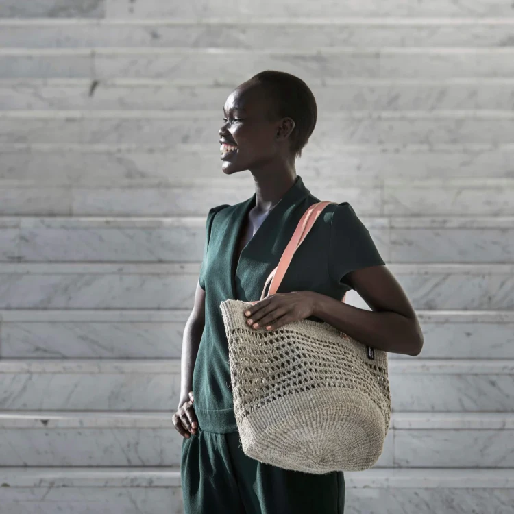 mifuko-sisal-shopper-basket-Kiondo light grey open weave model in studio.webp